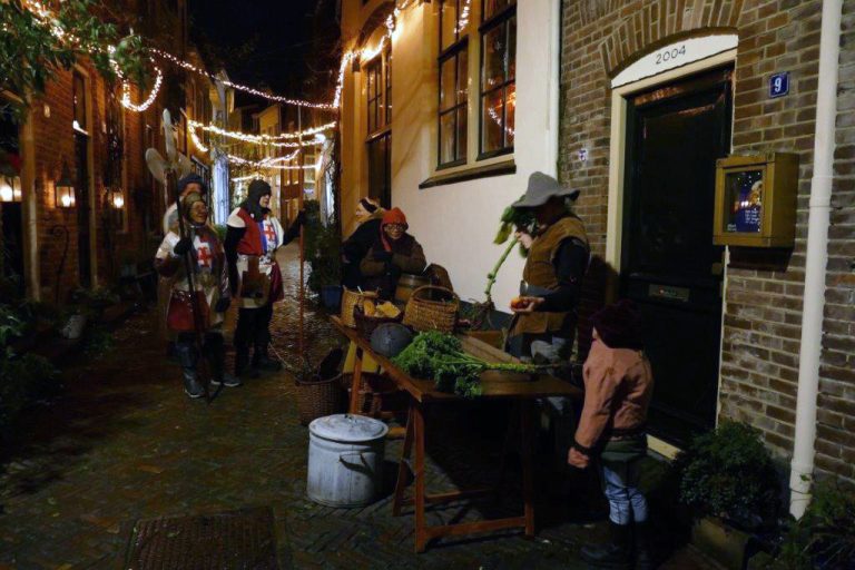 Winteravondwandeling door sfeervol verlicht Zutphen